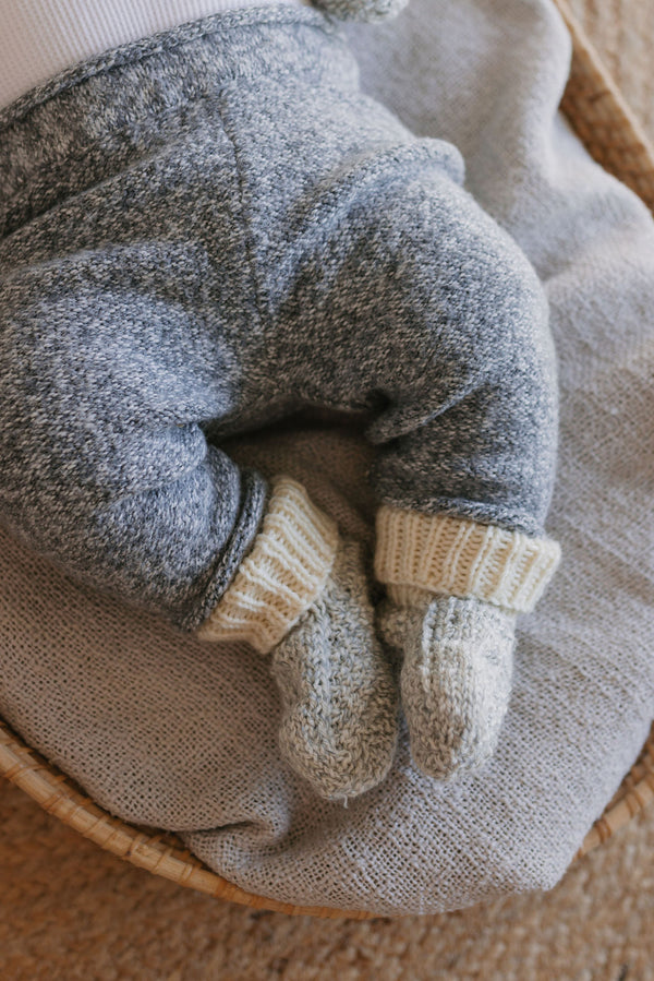 Springbud Merino Booties Cloud Marle– newborn hand-knitted merino wool booties with moss stitch and rolled cuff on a newborn baby – Acorn Kids