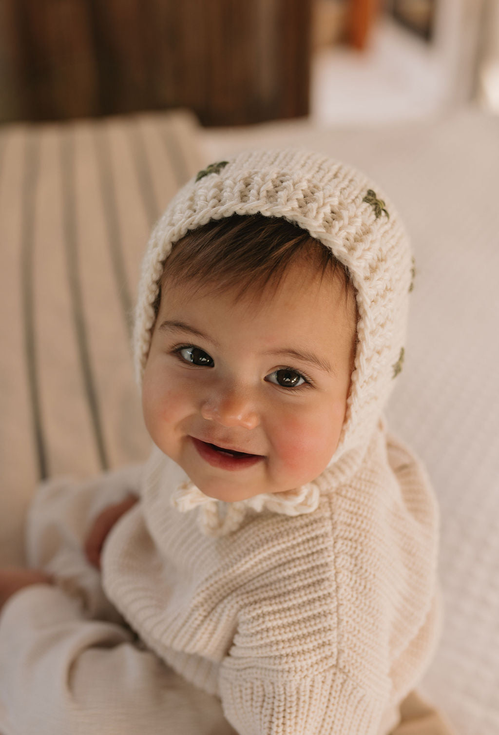 Daisy Bonnet – baby knitted bonnet with daisy flower design in soft wool blend – Acorn Kids