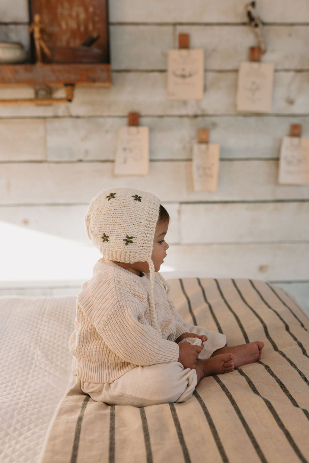 Daisy Bonnet – baby knitted bonnet with daisy flower design in soft wool blend – Acorn Kids