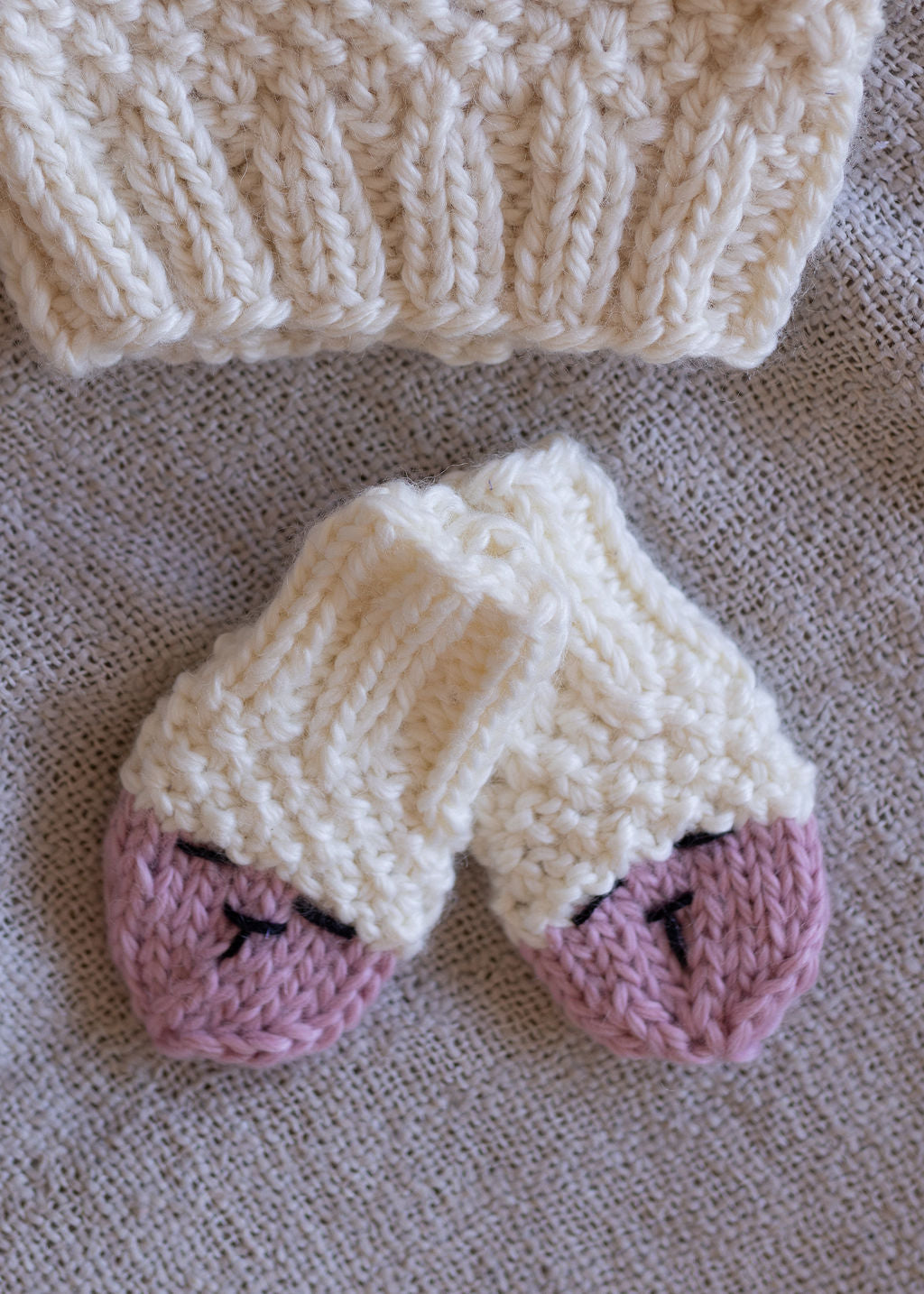 Bear Infant Mittens Cream – hand-knitted baby mittens with cute bear face in soft wool blend – Acorn Kids