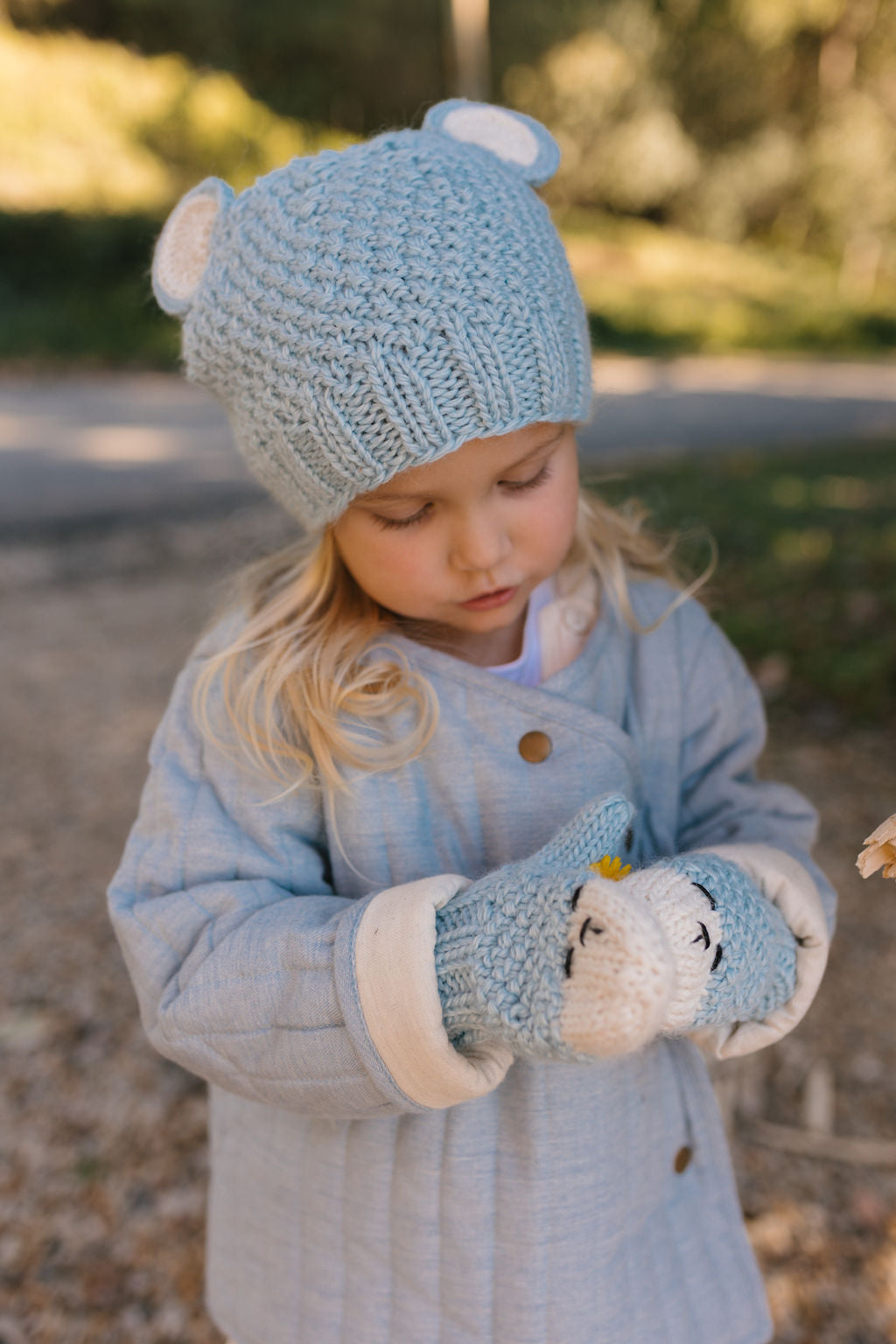 Bear Mittens Blue – hand-knitted baby mittens with cute bear face in soft wool blend – Acorn Kids